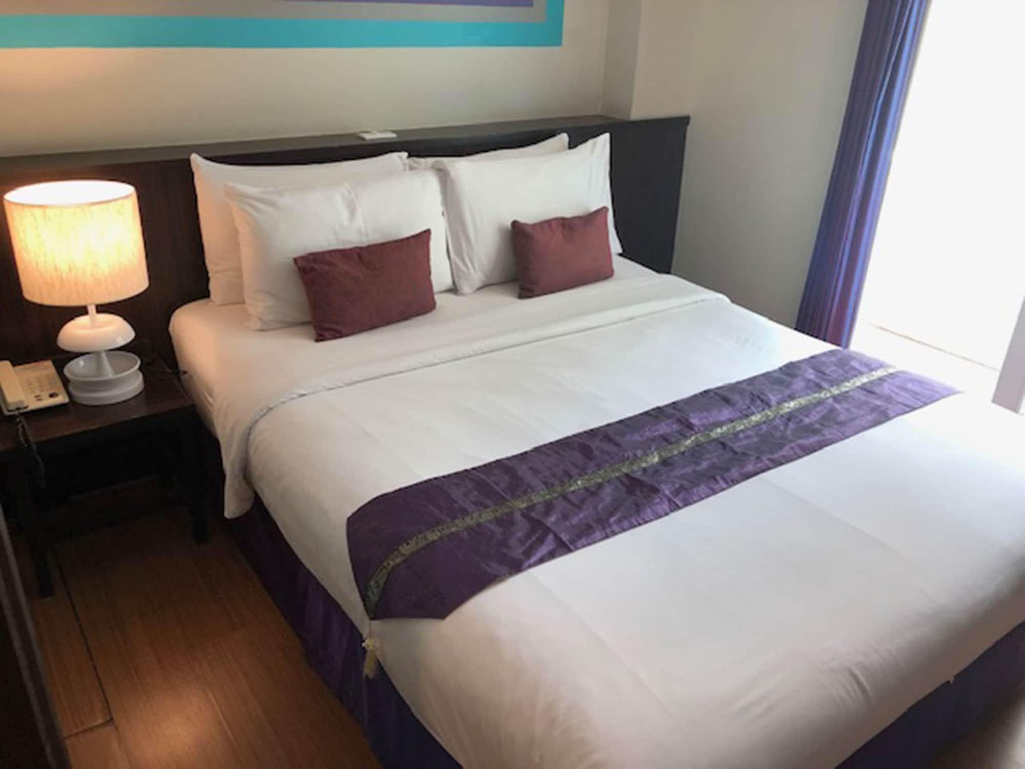 Sawasdee Hotel @ Sukhumvit Soi 8 Банкок Екстериор снимка
