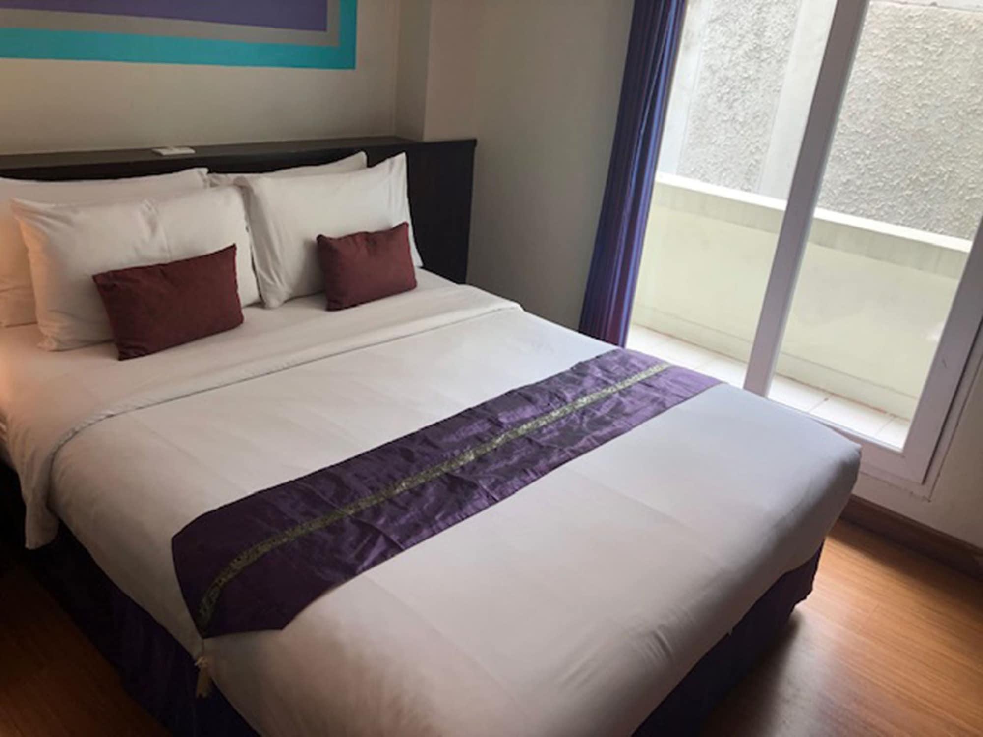 Sawasdee Hotel @ Sukhumvit Soi 8 Банкок Екстериор снимка