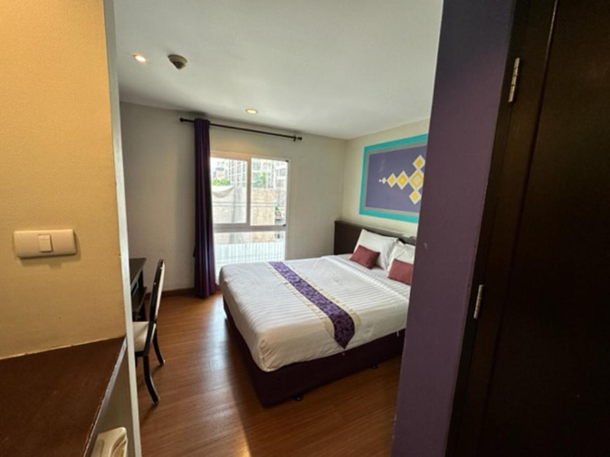 Sawasdee Hotel @ Sukhumvit Soi 8 Банкок Екстериор снимка